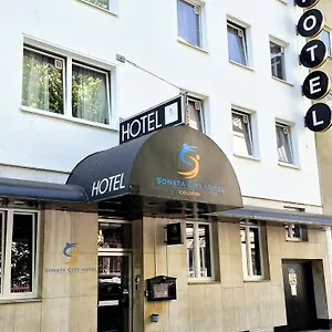 Hotel Sonata, Kolonia